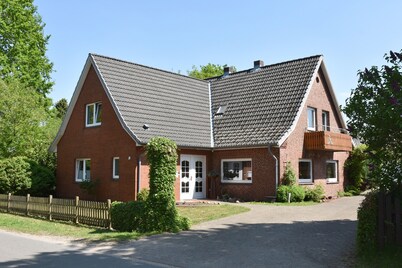 Apartment 'Urlaub Am Nord-Ostsee-Kanal' with Shared Terrace, Shared Garden and Wi-Fi