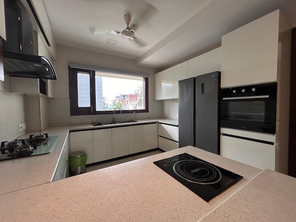 Luxury Apartment, Hill View | Private kitchen