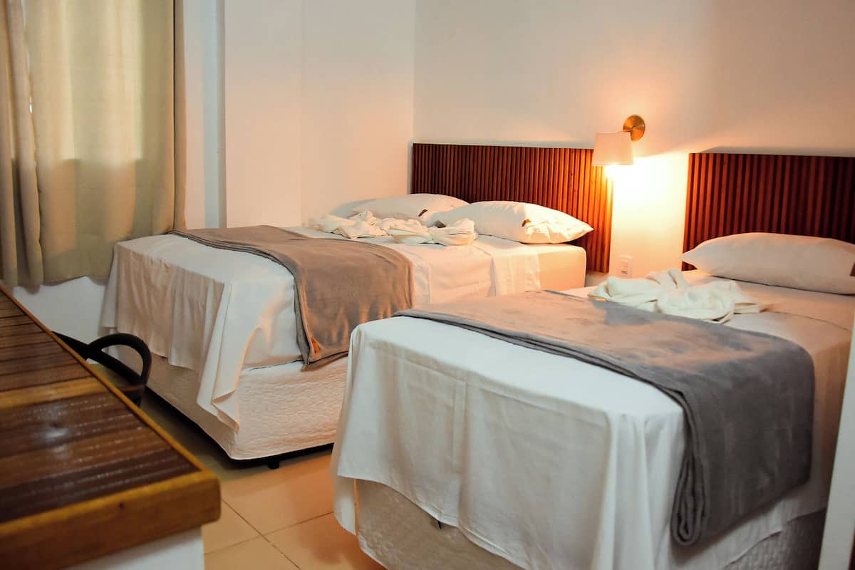 مكتب ومساحة عمل للكمبيوتر المحمول وواي فاي مجانًا