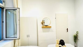 1 bedroom, bed sheets
