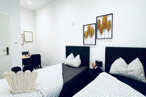 1 bedroom, bed sheets