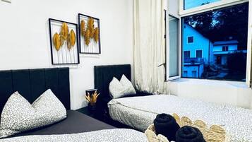 1 bedroom, bed sheets