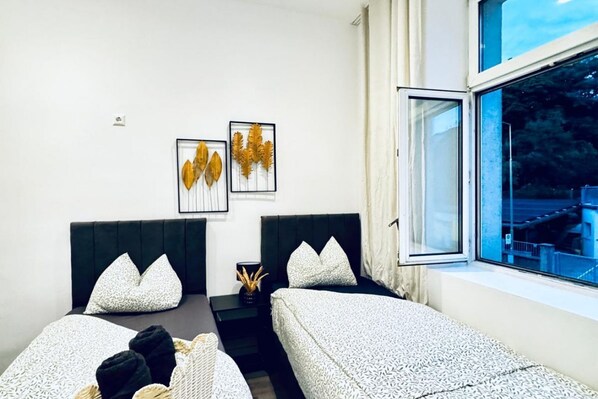 1 bedroom, bed sheets