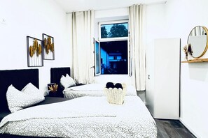 1 bedroom, bed sheets