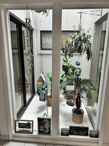 Sea Woods Community 2-bedroom villa in cool New Smyrna Beach