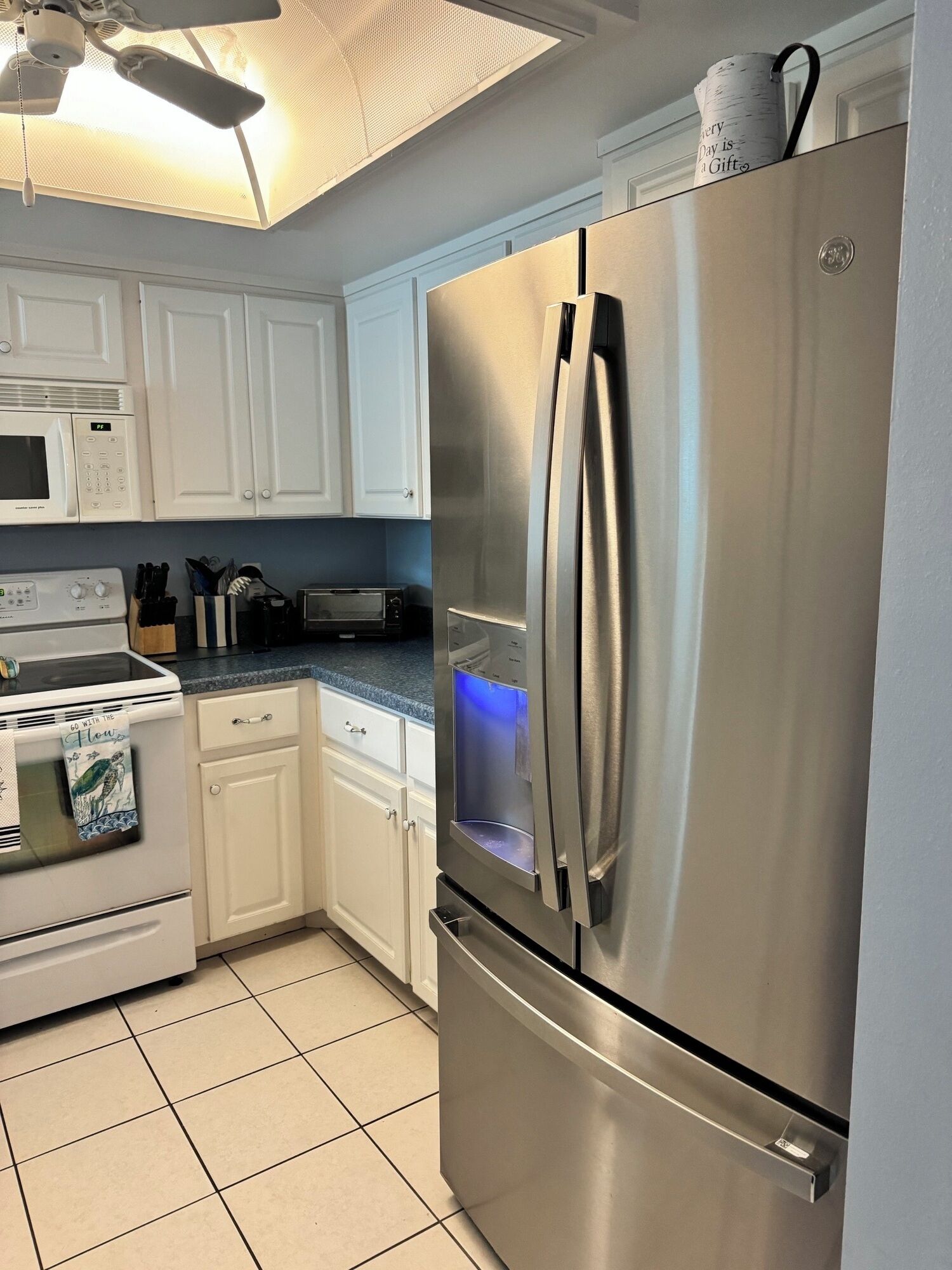 Micro-ondes, four, plaque de cuisson, lave-vaisselle