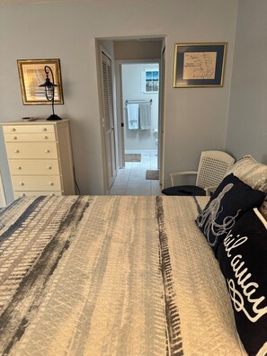 2 habitaciones, tabla de planchar con plancha, internet y ropa de cama