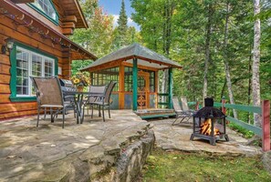Outdoor dining - Domaine Rivière Sacacomie - L'Hirondelle (Saint-Alexis-des-Monts)