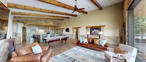 Télévision, cheminée