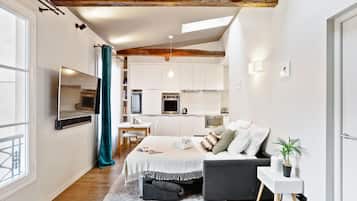 City Apartment, 1 Queen Bed with Sofa bed, Non Smoking, Courtyard View | Living area | 40-inch Smart TV with satellite channels