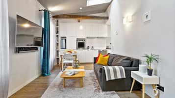 City Apartment, 1 Queen Bed with Sofa bed, Non Smoking, Courtyard View | Living area | 40-inch Smart TV with satellite channels