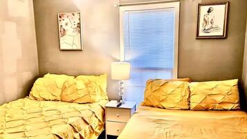 3 bedrooms, iron/ironing board, WiFi, bed sheets