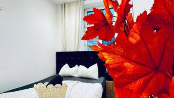 1 bedroom, bed sheets