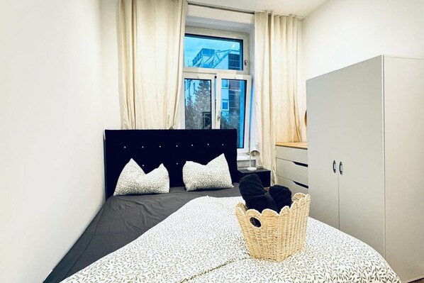 1 dormitorio y ropa de cama