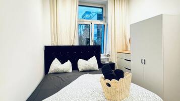 1 bedroom, bed sheets