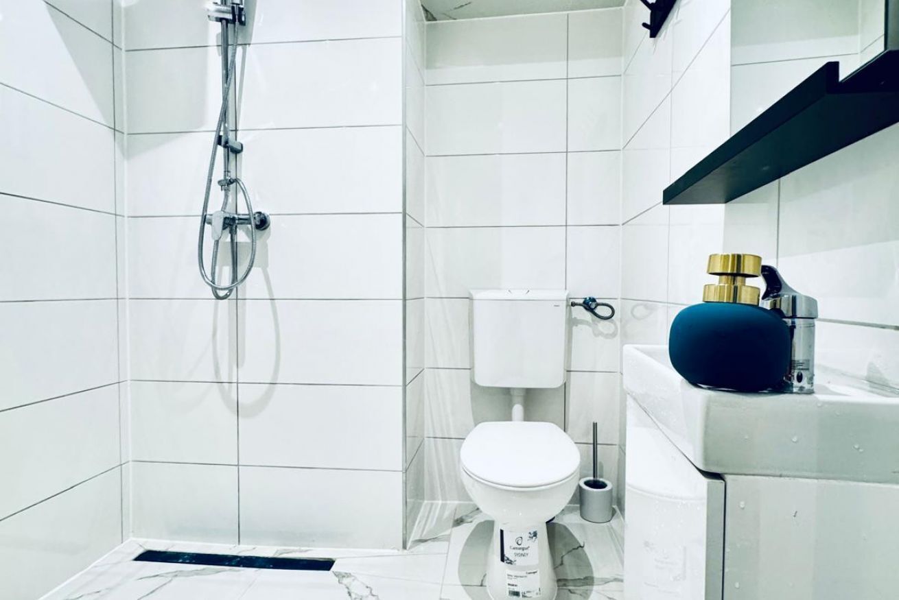 Dusche, Haartrockner, Handtücher, Seife