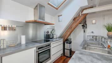 KĂŒhlschrank, Mikrowelle, Ofen, Herdplatte