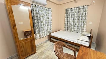 Double Room | In-room safe, desk, free WiFi