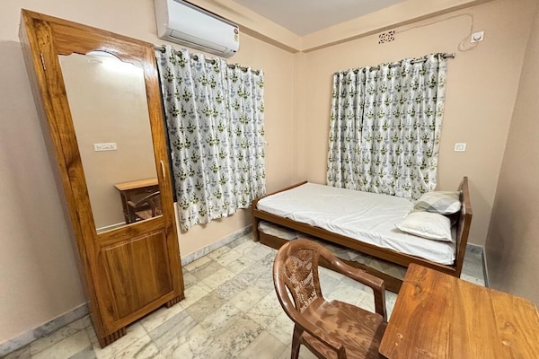 Triple Room | In-room safe, free WiFi