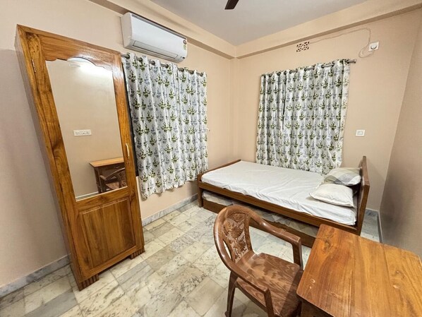 Double Room | In-room safe, desk, free WiFi