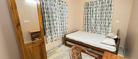 Double Room | In-room safe, desk, free WiFi