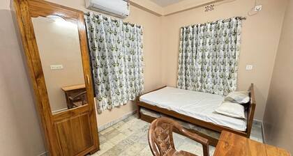 Sri Mayapur Chandrodaya Guest House