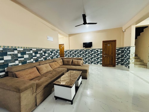 Sri Mayapur Chandrodaya Guest House