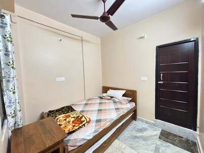 Sri Mayapur Chandrodaya Guest House