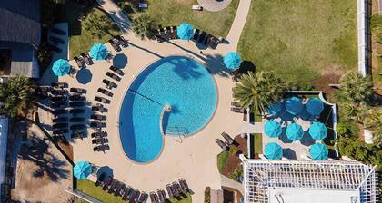 Escape to Oceanfront Bliss at 643 Newhaven, Golf Cart & Resort Access Included!