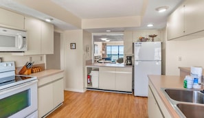 Villa, Multiple Beds, Balcony, Ocean View (643 New Haven) | Private kitchen