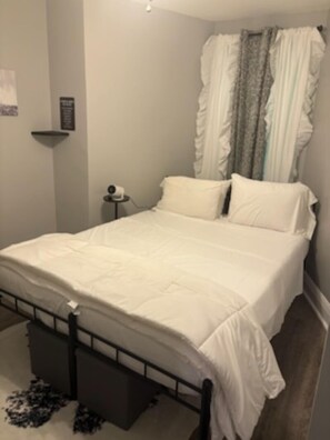 Comfort-Suite | Schreibtisch, laptopgeeigneter Arbeitsplatz, Bügeleisen/Bügelbrett