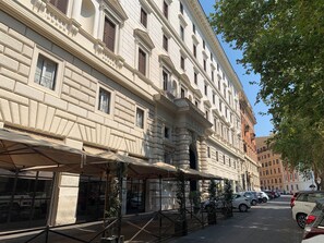 Exterior - Charming Penthouse in the heart of Rome (Roma)