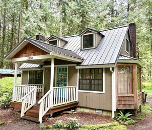 Exterior - Peaceful cabin in the woods (Rhododendron)