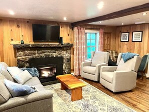Smart TV, fireplace - Peaceful cabin in the woods (Rhododendron)