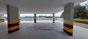 المنطقة المحيطة بالمنشأة