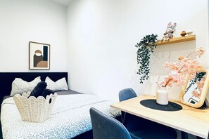 1 bedroom, bed sheets