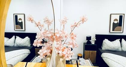 Practical Studio Stay with Kitchen, Laundry & Great Location