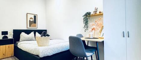 1 dormitorio y ropa de cama