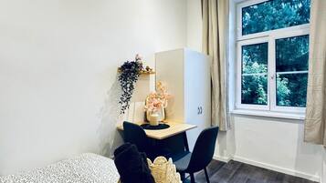 1 bedroom, bed sheets