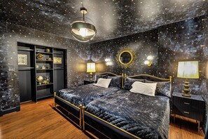 8 多间卧室、免费 WiFi、床单