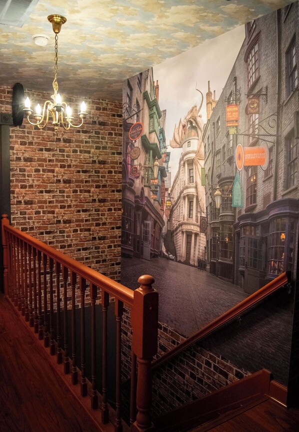 Interior - Wizard's Dark Manor Escape/Indoor Slide/Sleep 17+ (Adamstown)