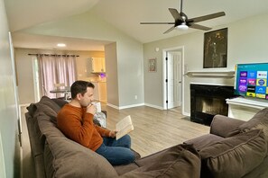 Smart TV, fireplace