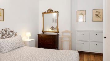 1 sovrum, strykjärn/strykbräda, wi-fi och sängkläder