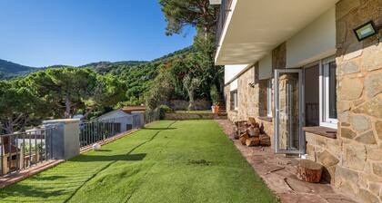 Apartment 'Habitaciones Marice' with Sea Views, Private Pool and Wi-Fi