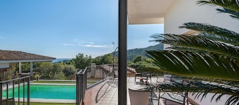 Apartment 'Habitaciones Marice' with Sea View, Private Pool and Wi-Fi