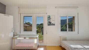 2 chambres, fer et planche à repasser, Wi-Fi, draps fournis