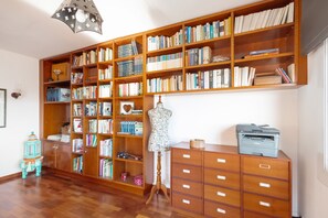 Interior - Holiday Home 'Marice' with Sea View, Wi-Fi & Air Conditioning (premia de dalt)