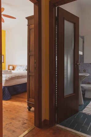 1 camera, Wi-Fi, lenzuola