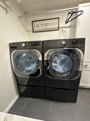 💆 Relaxation-Focused
Relax & Recharge- Cozy 3BR & 2BA with Jet Tub+Massage Chair