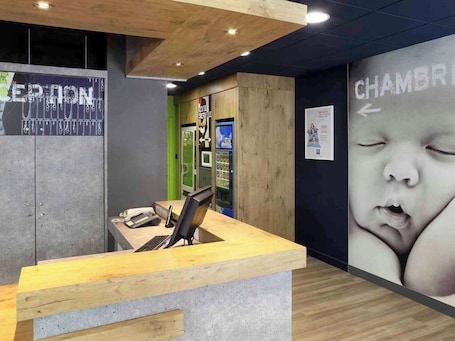 Recepción. Ibis Budget Nancy Centre